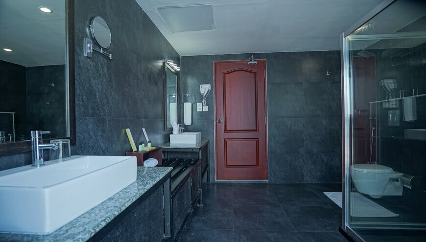 ../images/Home/Rooms/luxurious_bathrooms_in_annai_resorts.jpg
